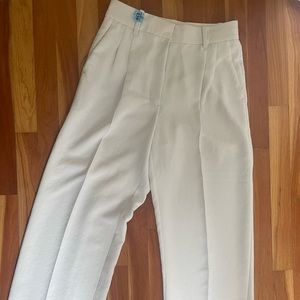 Aritzia “effortless” pant. Perfect condition. Size 6. Worn once